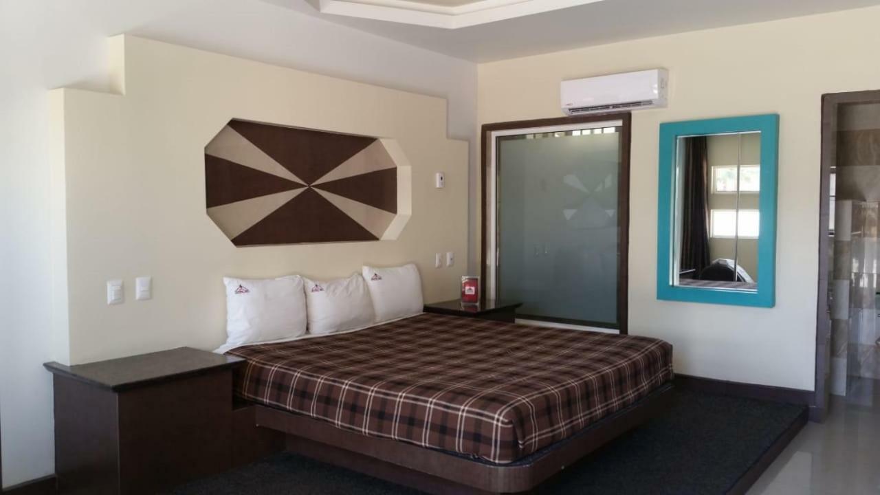 Hotel Azteca Inn Ensenada Extérieur photo