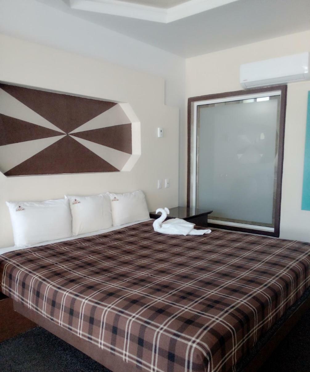 Hotel Azteca Inn Ensenada Extérieur photo