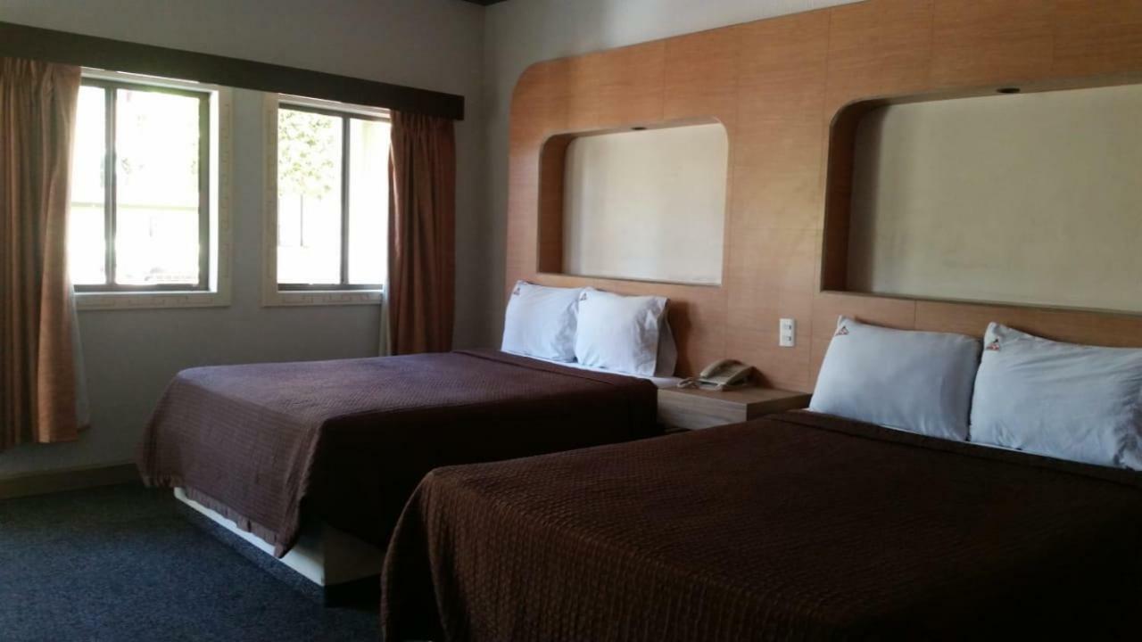 Hotel Azteca Inn Ensenada Extérieur photo