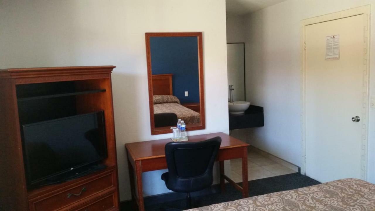 Hotel Azteca Inn Ensenada Extérieur photo
